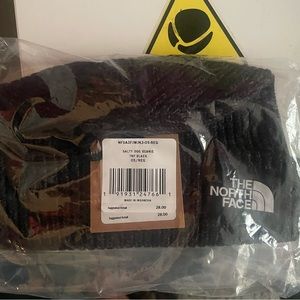 Black kite North Face beanie